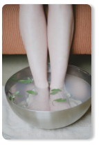 votre bain de pieds d'eau salée pour vous debarrasser des energies negatives