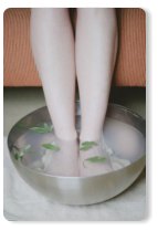 votre bain de pieds d'eau salée pour vous debarrasser des energies negatives